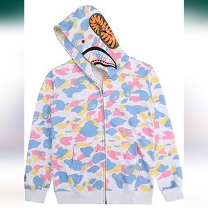 NEW!🔥$39  Beautiful Shark Hoodie size Juniors Medium🔥Streetwear🔥